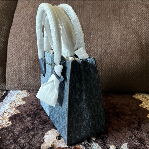 MICHAEL KORS Mercer Navy Multi Two Tone Silver-Tone Hardware Messenger Bag NWT - Picture 3 of 13